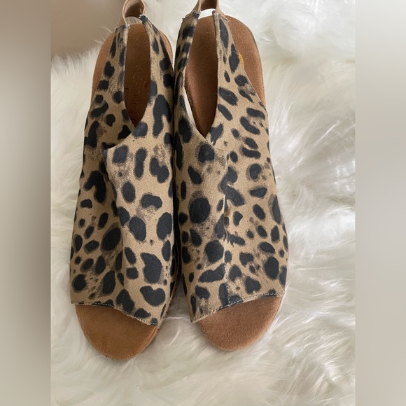 Aerosoles Leopard Print Wedge Open Toe Heels “Heelrest” - Picture 2 of 7